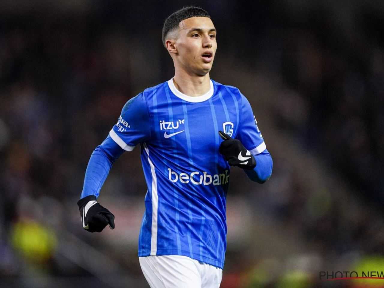 ‘Bilal El Khannouss op weg naar de uitgang bij KRC Genk twee ploegen